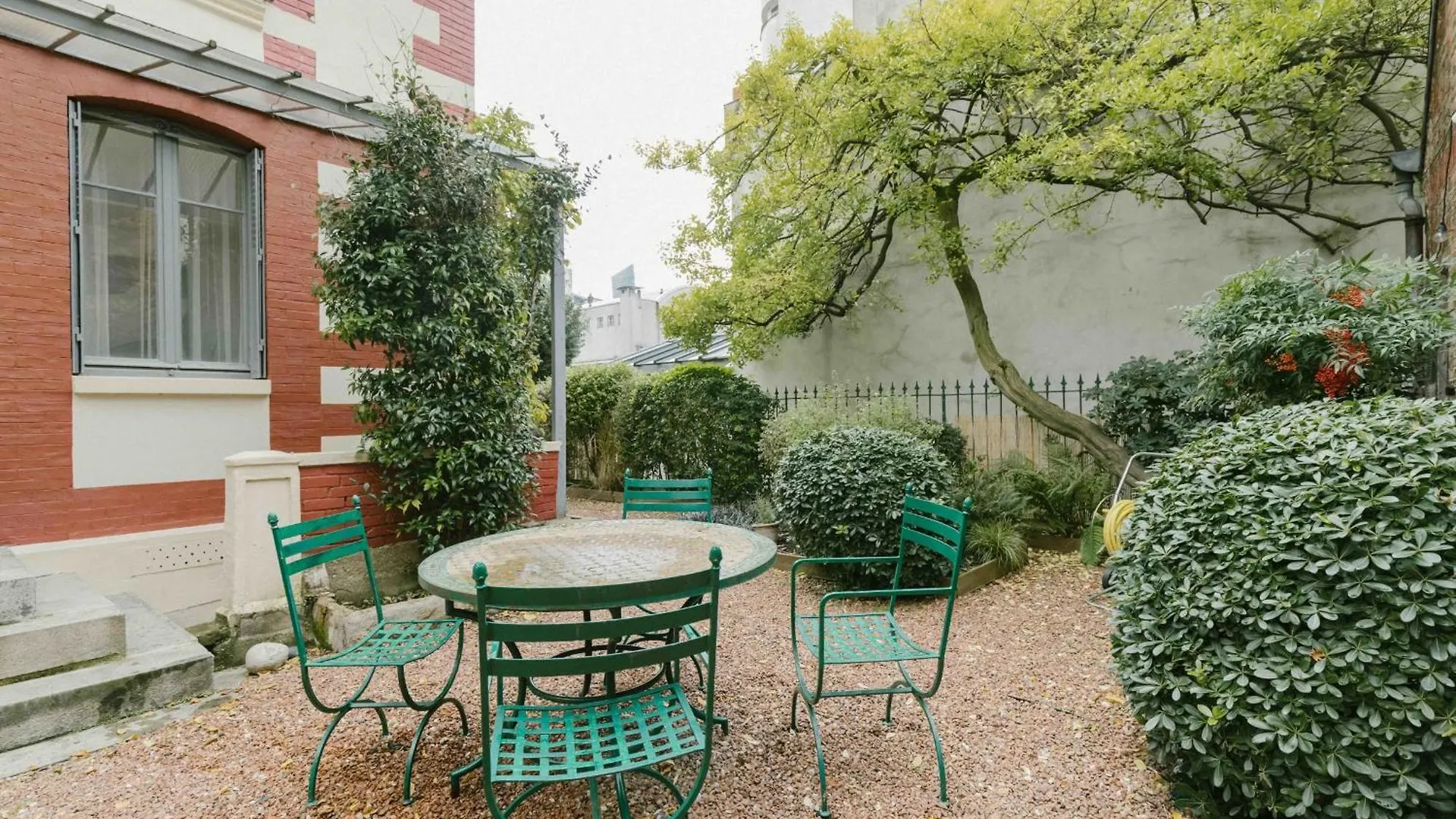 Villa Beautiful Large House In A Wooded Garden París